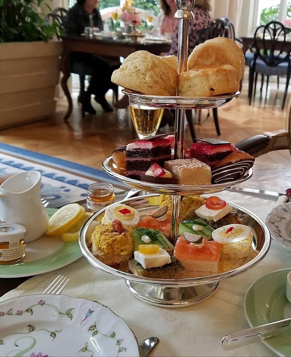 The Living Room at The Peninsula | night club | 9882 S Santa Monica Blvd, Beverly Hills, CA 90212, USA | 3109752736 OR +1 310-975-2736