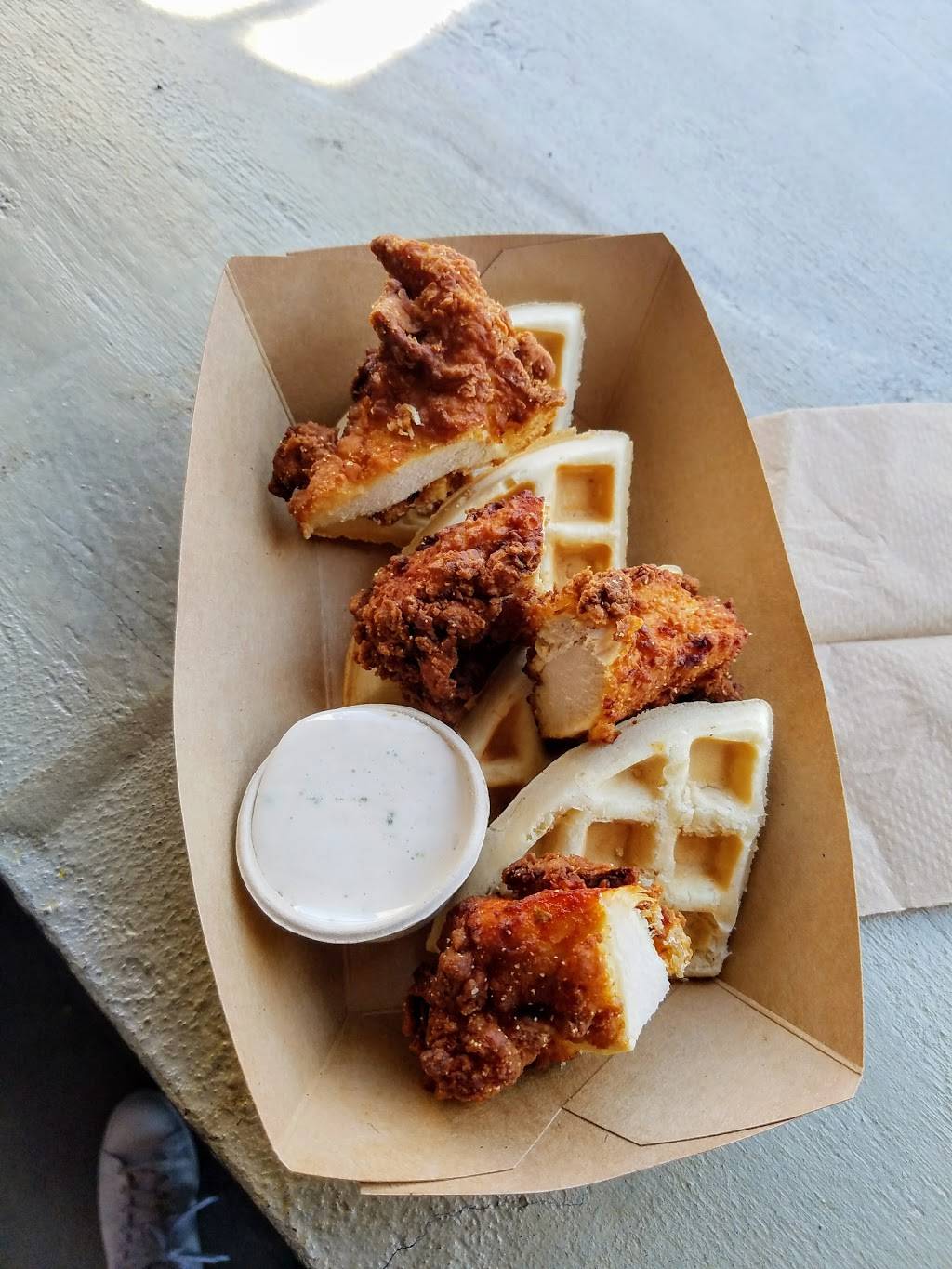 Detroit Dog Co. | restaurant | 200 W 5th St, Royal Oak, MI 48067, USA | 2482916587 OR +1 248-291-6587