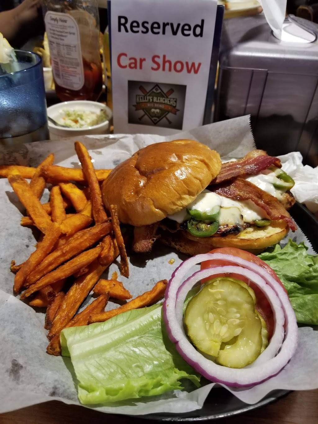 Kellys Bleachers Big Bend | restaurant | Vernon Ln, Big Bend, WI 53103, USA | 2626623600 OR +1 262-662-3600