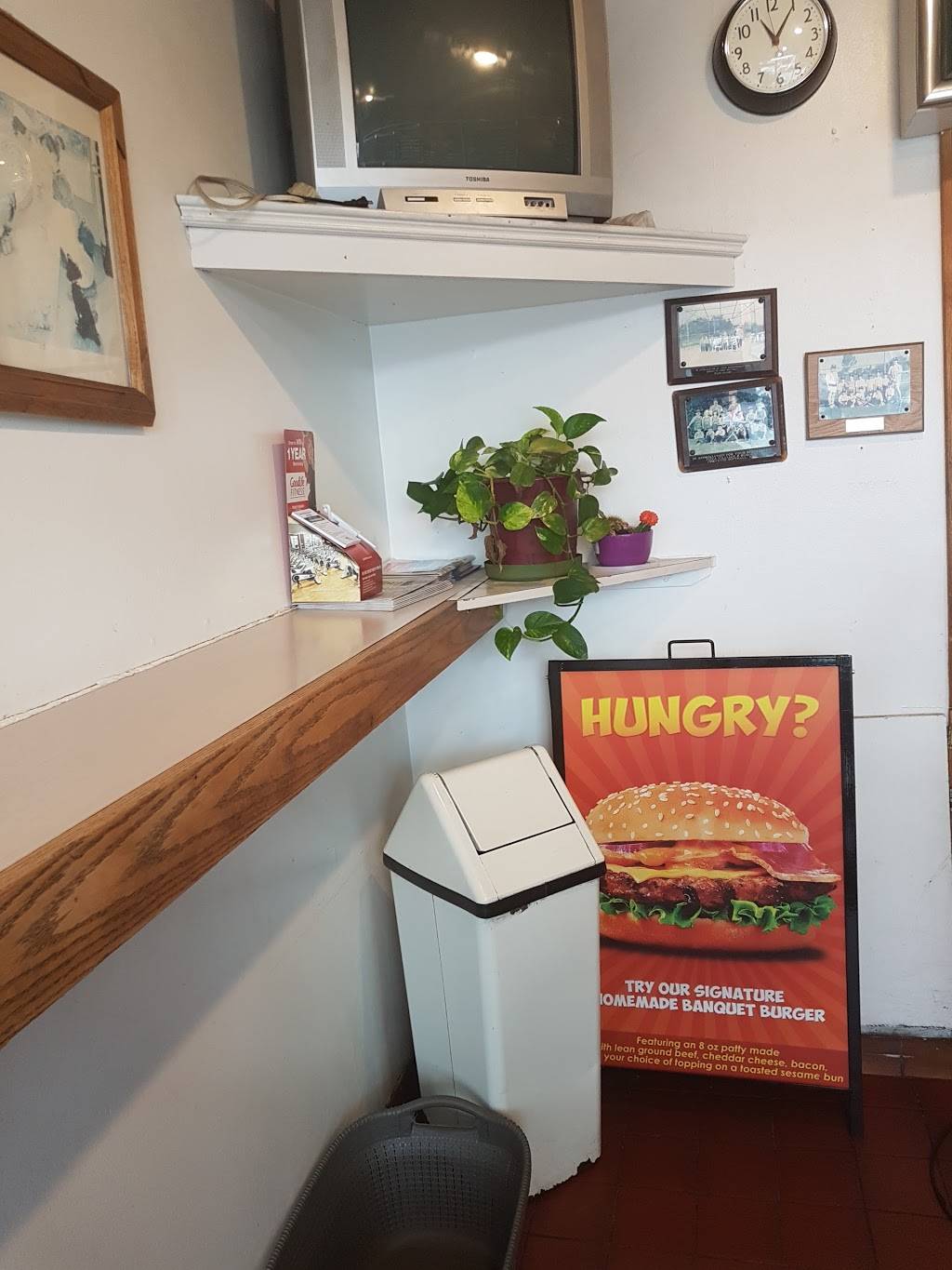 Pizza Village n Burgers | restaurant | 2397 Eglinton Ave E, Scarborough, ON M1K 2M5, Canada | 4167529070 OR +1 416-752-9070