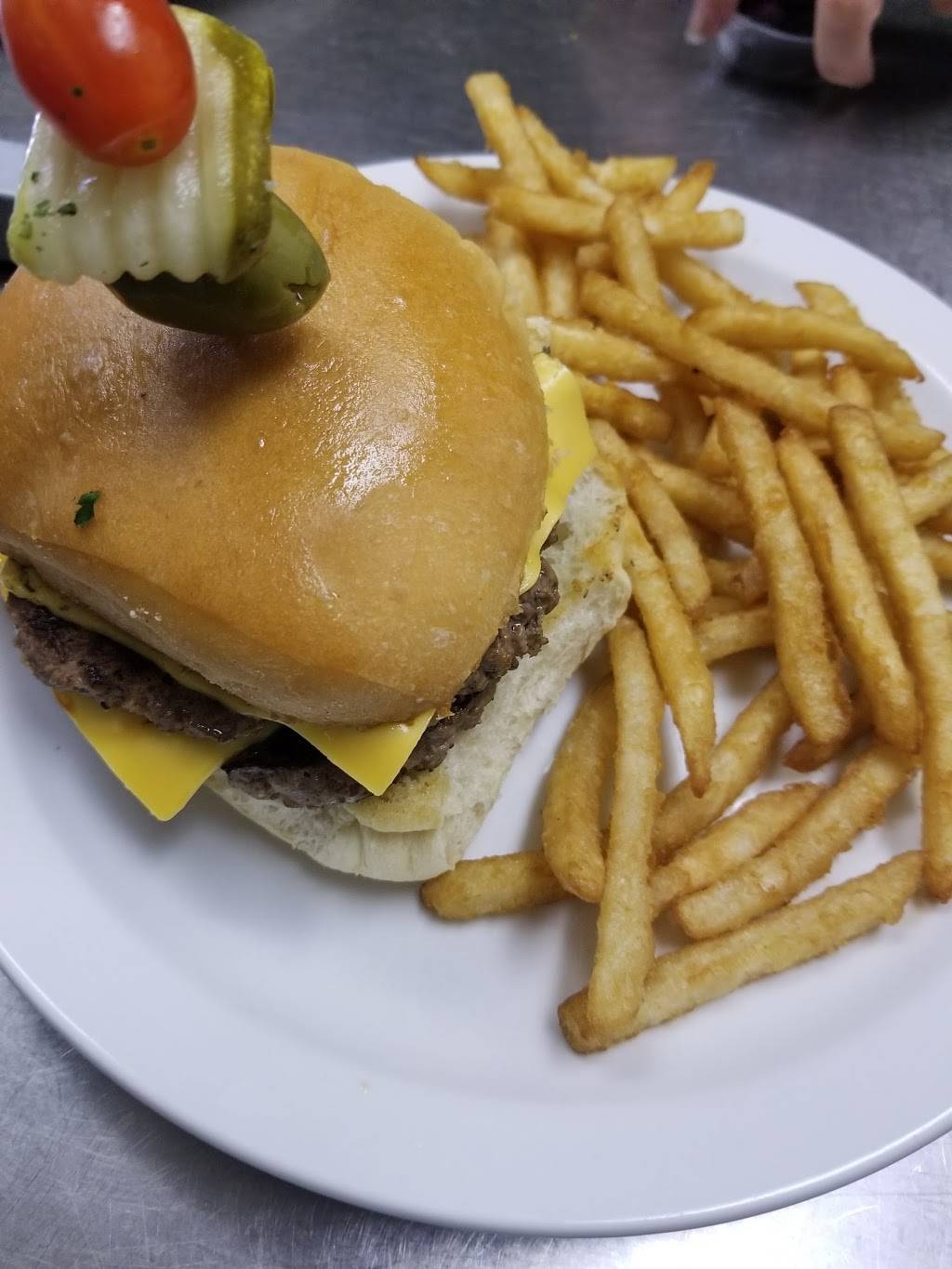 The Gravy Train Family Restaurant | restaurant | 104 E Walnut St, North Freedom, WI 53951, USA | 6085224485 OR +1 608-522-4485