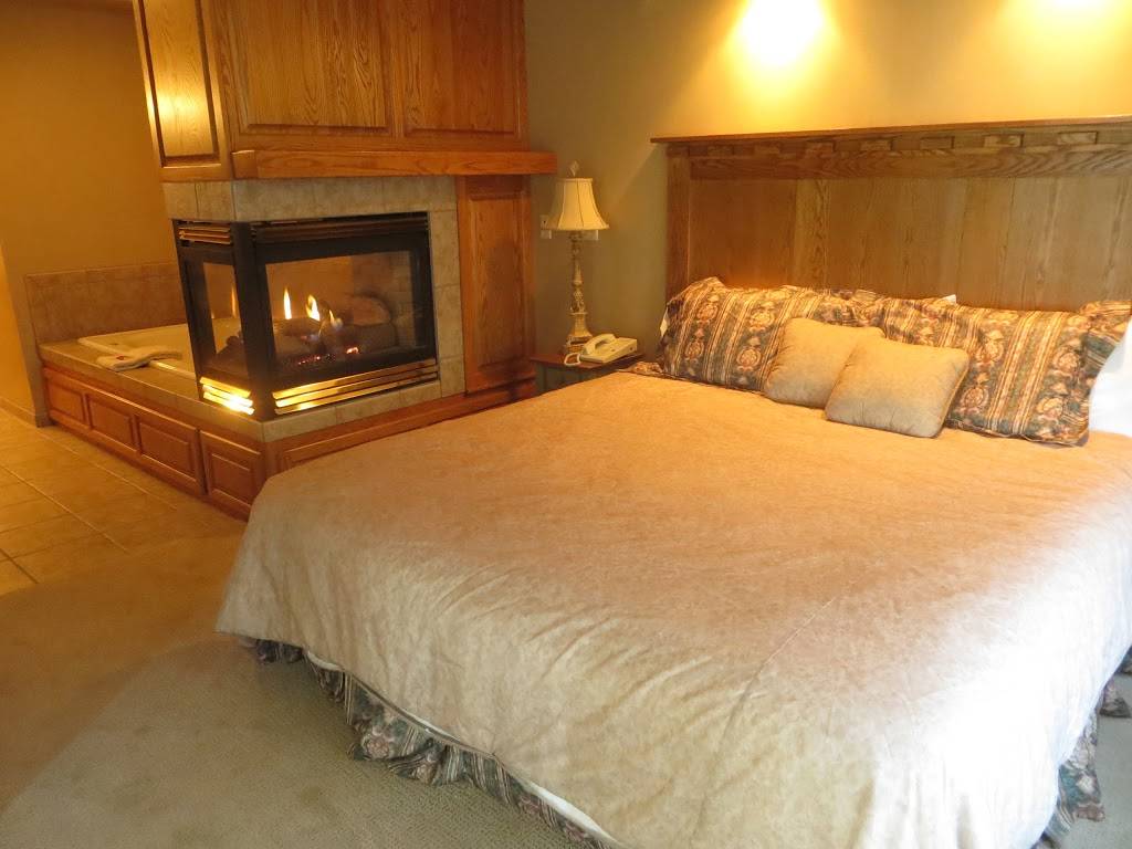 Wave Pointe Marina & Resort | restaurant | 3600 Co Rd CC, Sturgeon Bay, WI 54235, USA | 9208245440 OR +1 920-824-5440