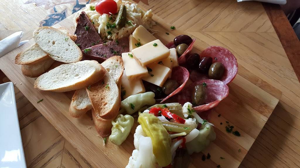 Le Cerbère Resto-pub | restaurant | 313 Rue Saint Georges, Saint-Jérôme, QC J7Z 5A8, Canada | 4504313333 OR +1 450-431-3333