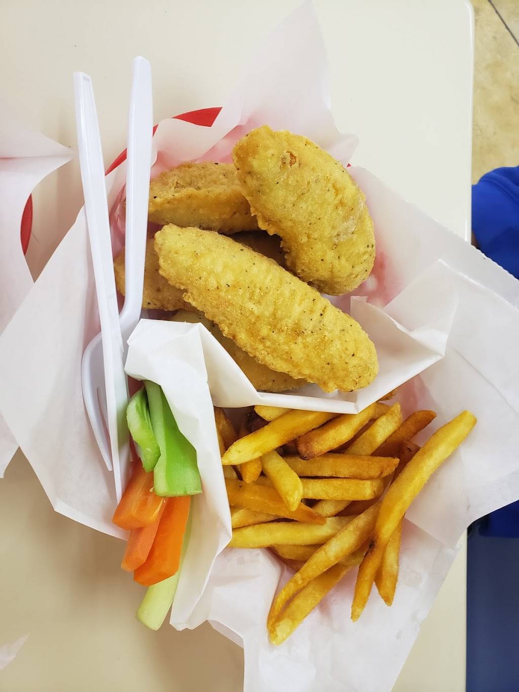 Wings on Fire | restaurant | 9040 E Valencia Rd Ste 100, Tucson, AZ 85747, USA | 5202747292 OR +1 520-274-7292