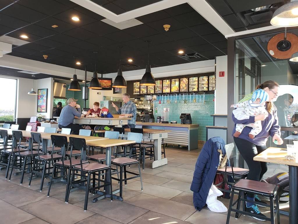 Taco Bell | meal takeaway | 801 W Main St, Lake Zurich, IL 60047, USA | 8475508226 OR +1 847-550-8226