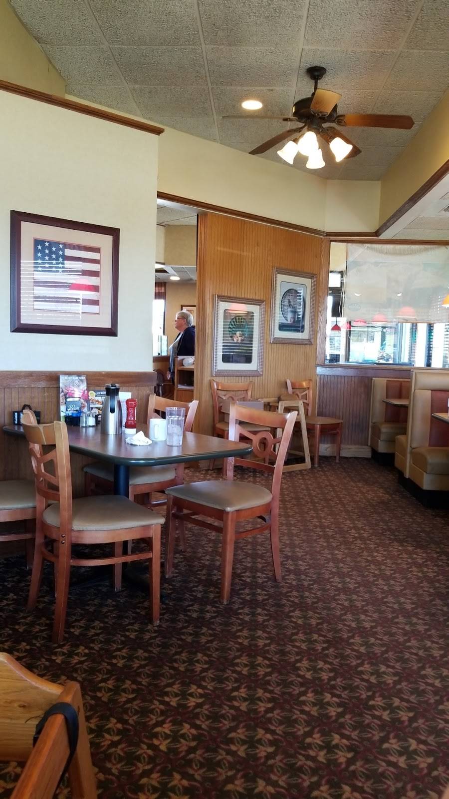 Perkins Restaurant & Bakery | restaurant | 1850 N Henderson St, Galesburg, IL 61401, USA | 3093445498 OR +1 309-344-5498