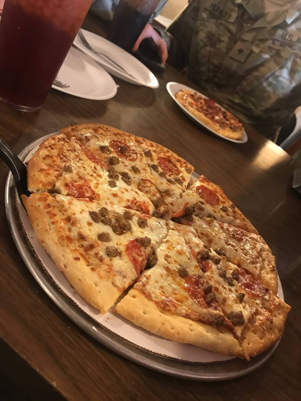 Snappys Pizza | restaurant | 21 E Main St, Hohenwald, TN 38462, USA | 9317964832 OR +1 931-796-4832