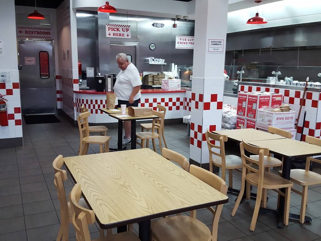 Five Guys | meal takeaway | 800 E Hallandale Beach Blvd, Hallandale Beach, FL 33009, USA | 9545891281 OR +1 954-589-1281