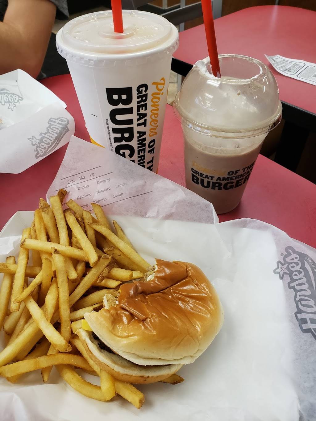 Hardees | restaurant | 4207 S, IL-159, Glen Carbon, IL 62034, USA | 6182887239 OR +1 618-288-7239