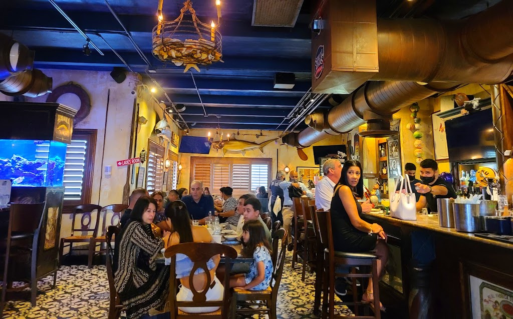 Garcias Seafood Grille & Fish Market | restaurant | 398 NW N River Dr, Miami, FL 33128, USA | 3053750765 OR +1 305-375-0765