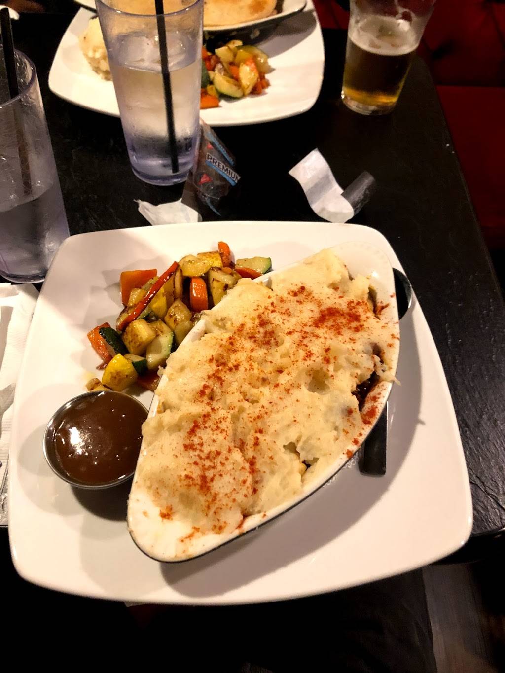 The Canyons Crown Restaurant and Pub | restaurant | 6958 E Tanque Verde Rd, Tucson, AZ 85715, USA | 5208858277 OR +1 520-885-8277