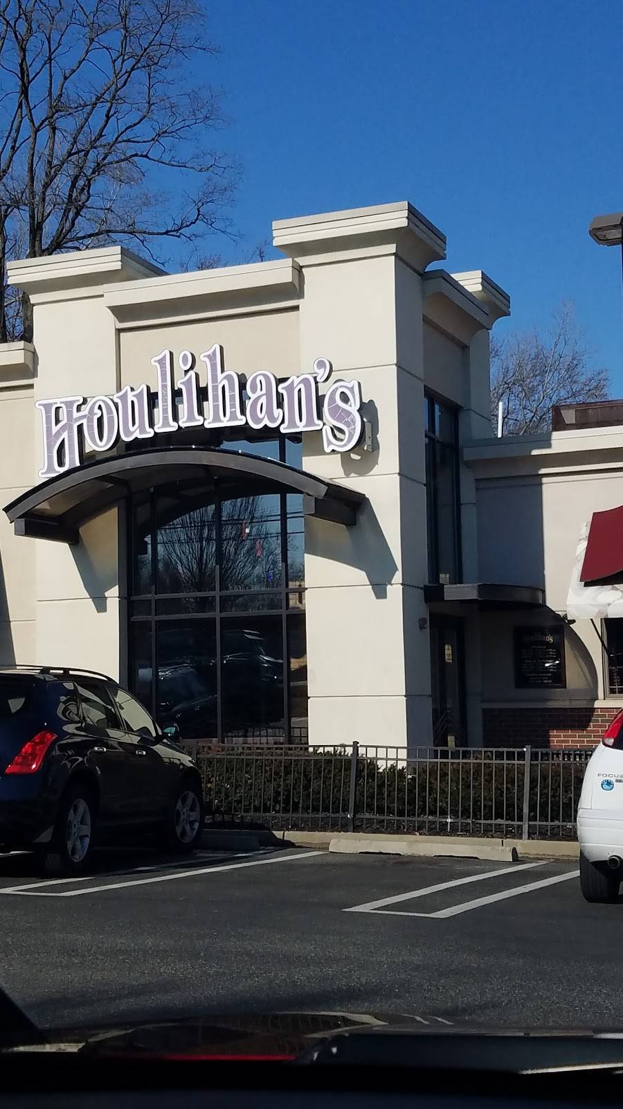 Houlihans | restaurant | 65 NJ-4, Paramus, NJ 07652, USA | 2012918850 OR +1 201-291-8850