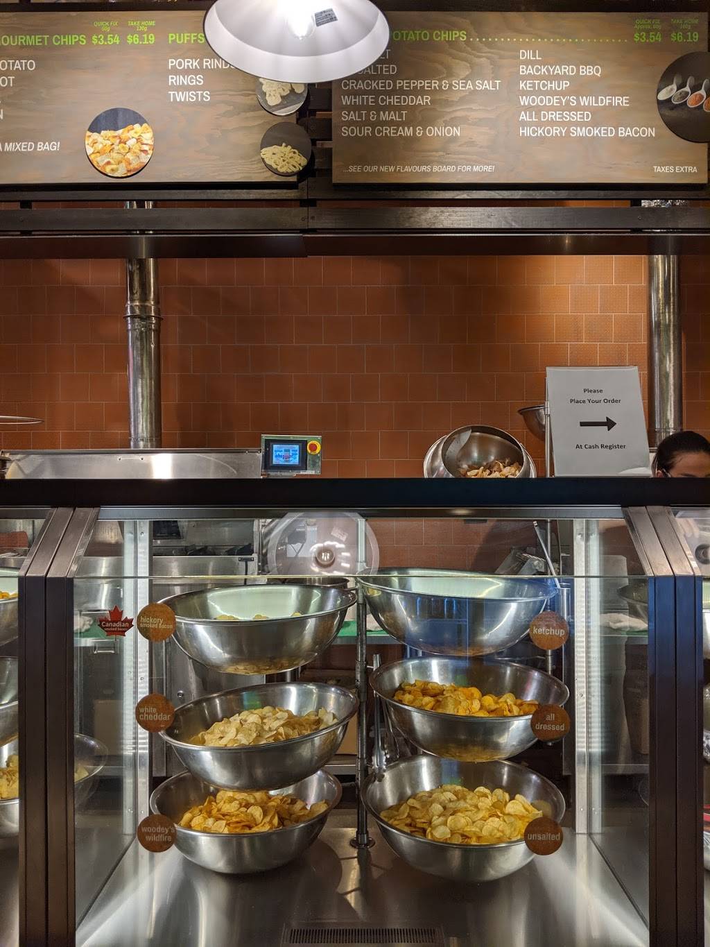 Ray Woodey’s craft chippery | restaurant | 17600 Yonge St, Newmarket, ON L3Y 4Z1, Canada | 5198937667 OR +1 519-893-7667