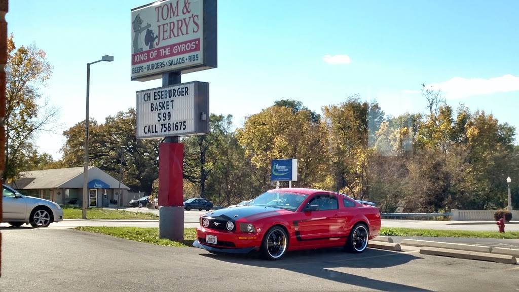 Tom and Jerrys Restaurant | restaurant | 215 W Lincoln Hwy, DeKalb, IL 60115, USA | 8157581675 OR +1 815-758-1675