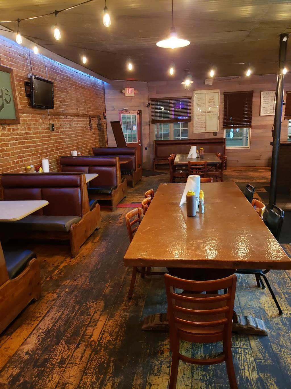 Smokeys BBQ & Catering | restaurant | 510 Main St, Wellsville, KS 66092, USA | 7858834119 OR +1 785-883-4119