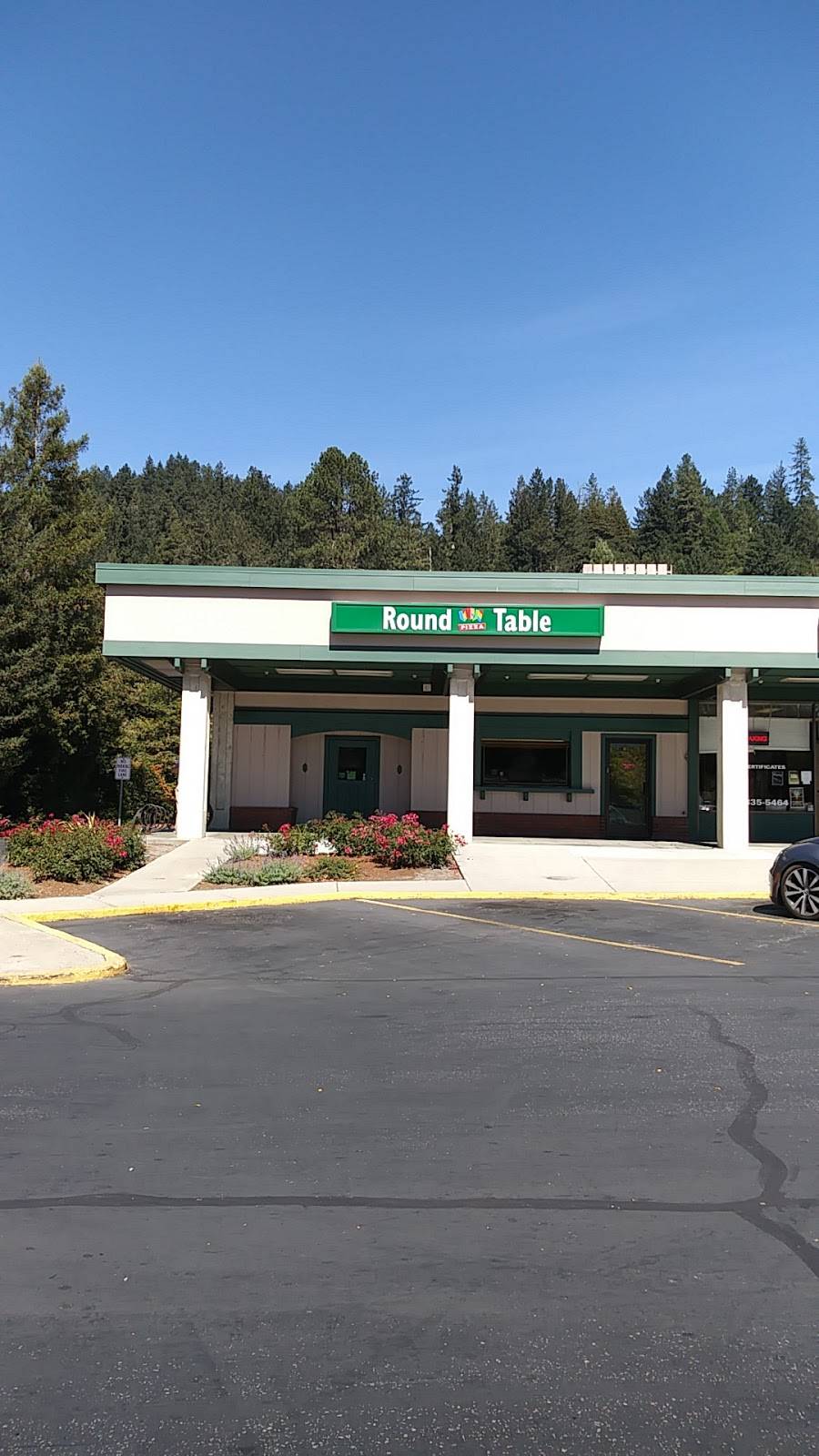 Round Table Pizza | meal delivery | 6267 Graham Hill Rd, Felton, CA 95018, USA | 8313355344 OR +1 831-335-5344