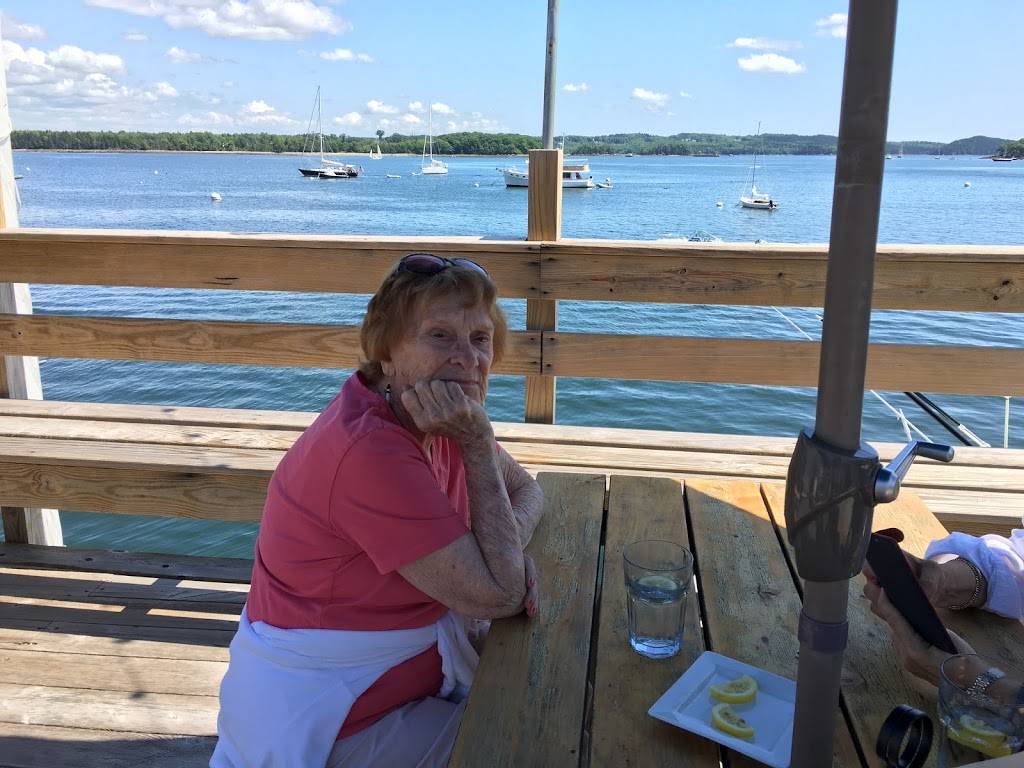 15 Sea Street Bar & Grill | restaurant | 15 Sea St, Castine, ME 04421, USA | 2073265026 OR +1 207-326-5026