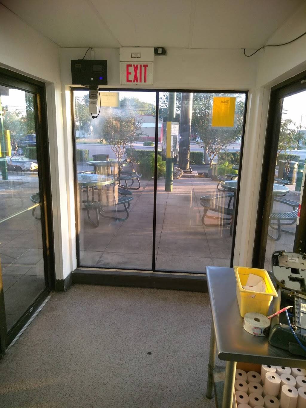 Sonic Drive-In | restaurant | 973 Bandera Rd, San Antonio, TX 78228, USA | 2104334370 OR +1 210-433-4370