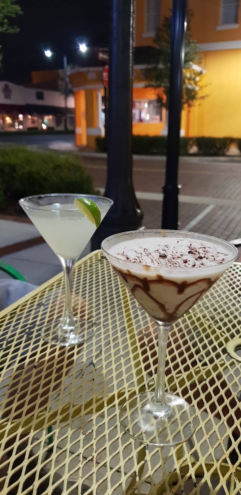 Hatfields Bar & Grill | restaurant | 30 Broadway, Kissimmee, FL 34741, USA | 4075305879 OR +1 407-530-5879