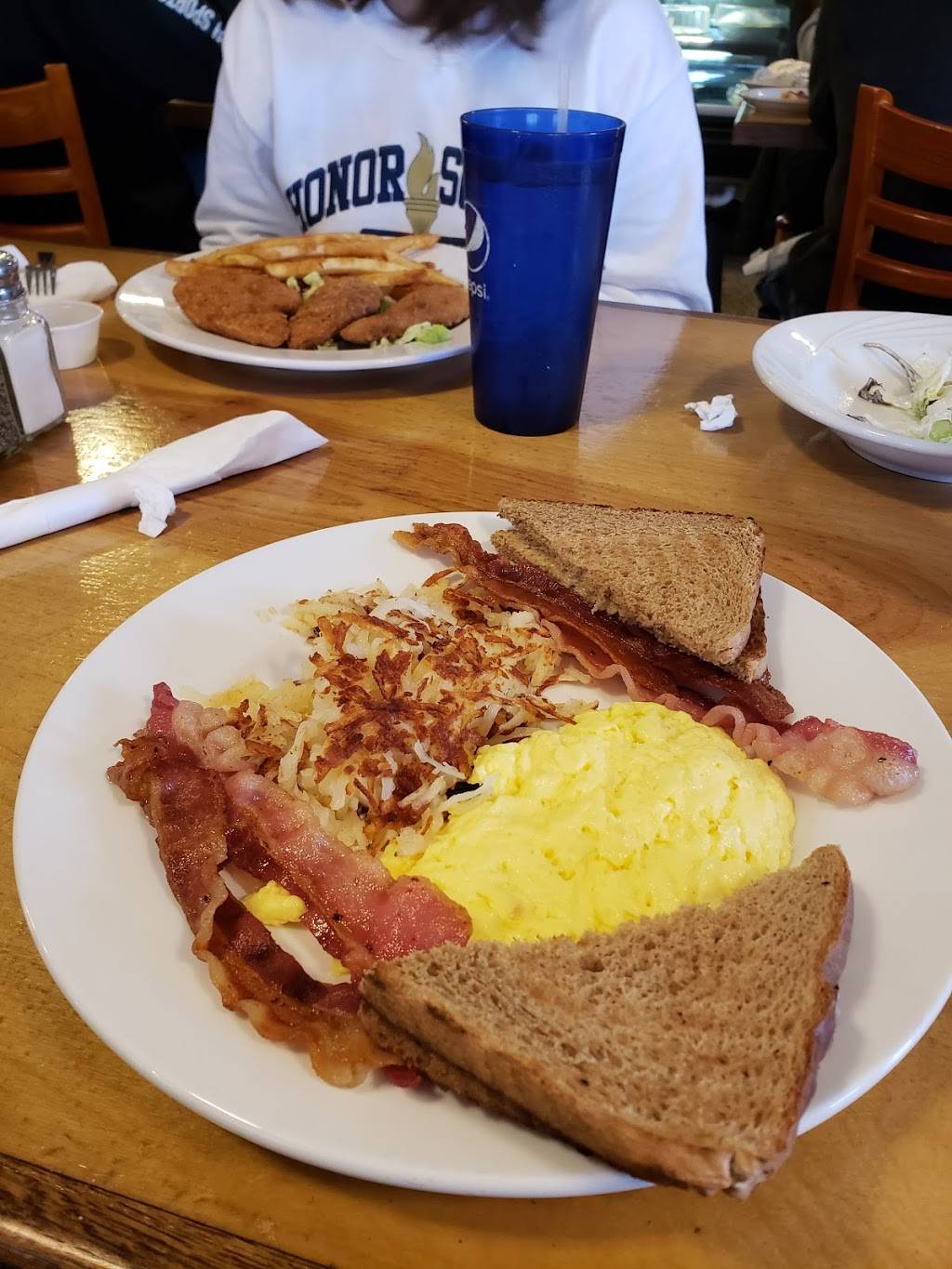 Four Seasons Family Restaurant | restaurant | 13469 OH-15, Montpelier, OH 43543, USA | 4194853261 OR +1 419-485-3261