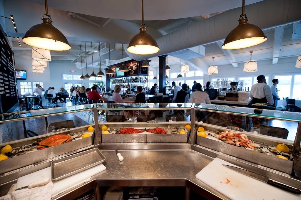 Harbor House | restaurant | 550 N Harbor Dr, Milwaukee, WI 53202, USA | 4143954900 OR +1 414-395-4900