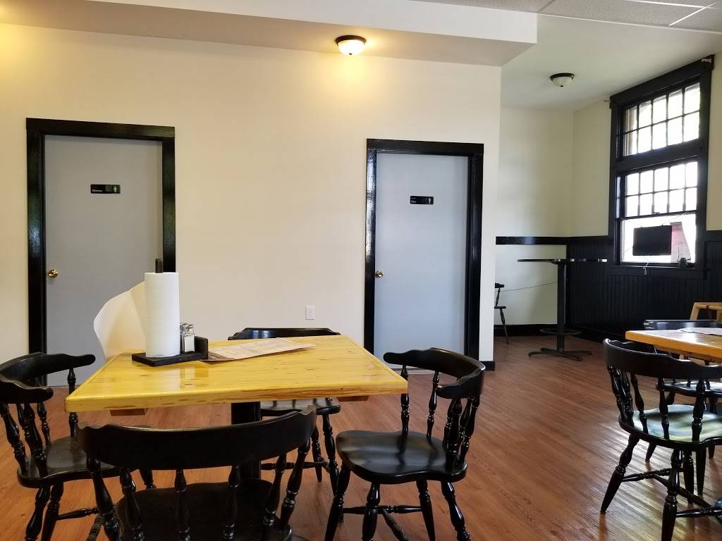 CJs Mint City Station | restaurant | 1 Montezuma St, Lyons, NY 14489, USA | 3156650303 OR +1 315-665-0303