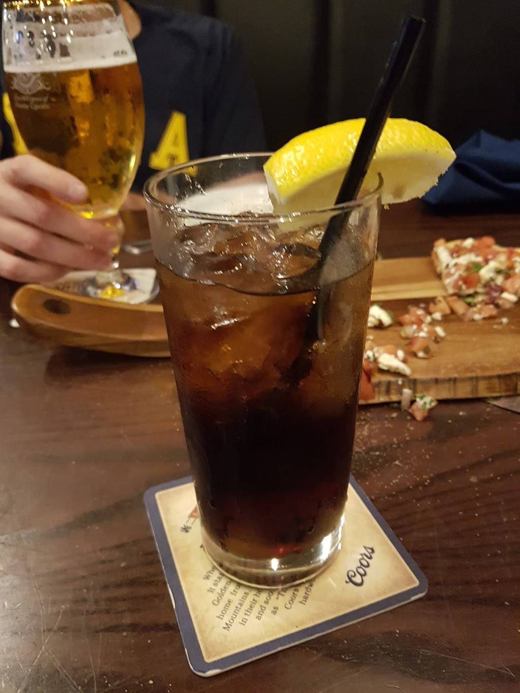 Shoeless Joes Sports Grill | restaurant | 17 McPherson Dr, Napanee, ON K7R 3L1, Canada | 6133545558 OR +1 613-354-5558