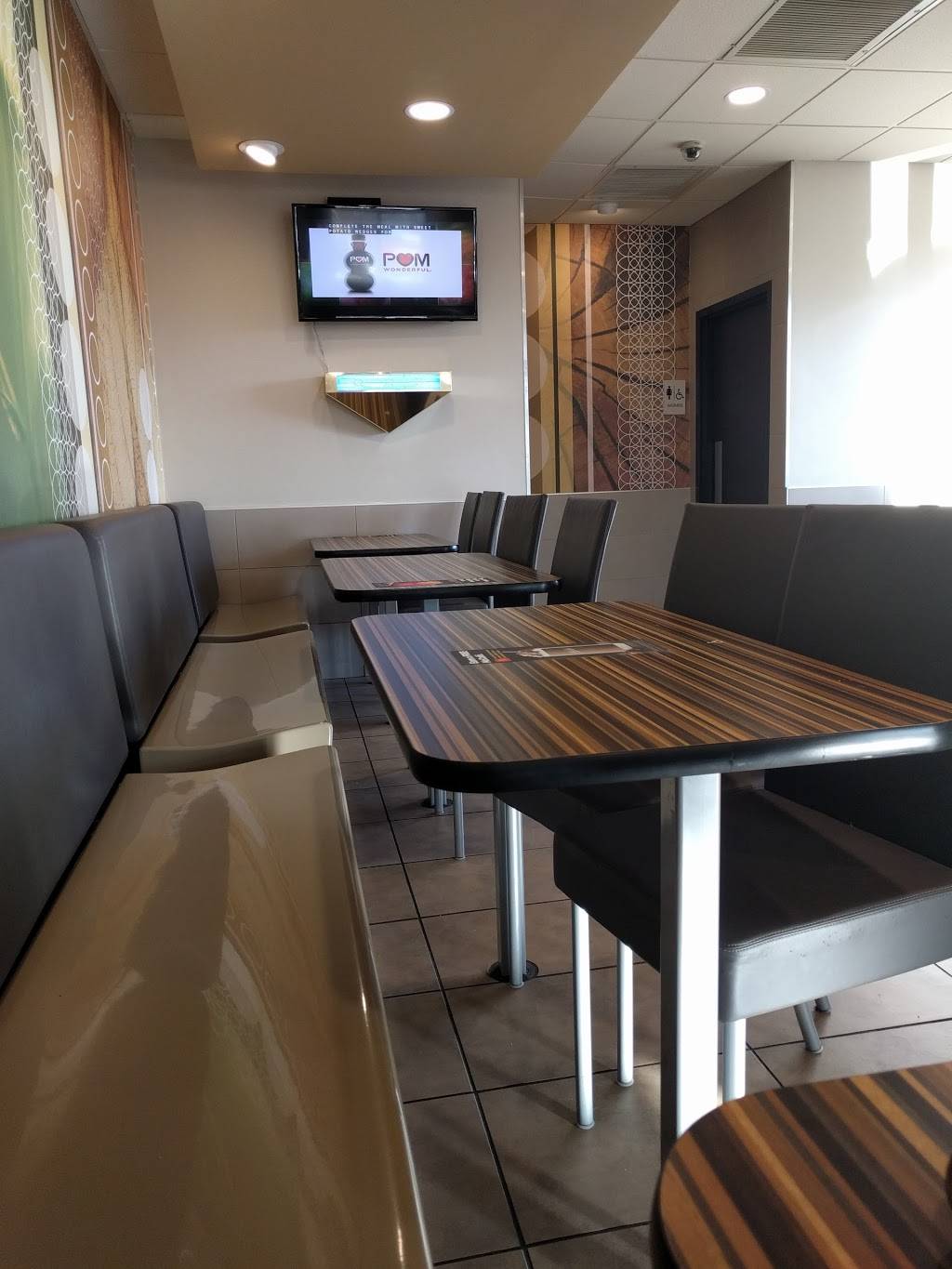 McDonalds | cafe | 404 Main St, Altavista, VA 24517, USA | 4343695885 OR +1 434-369-5885