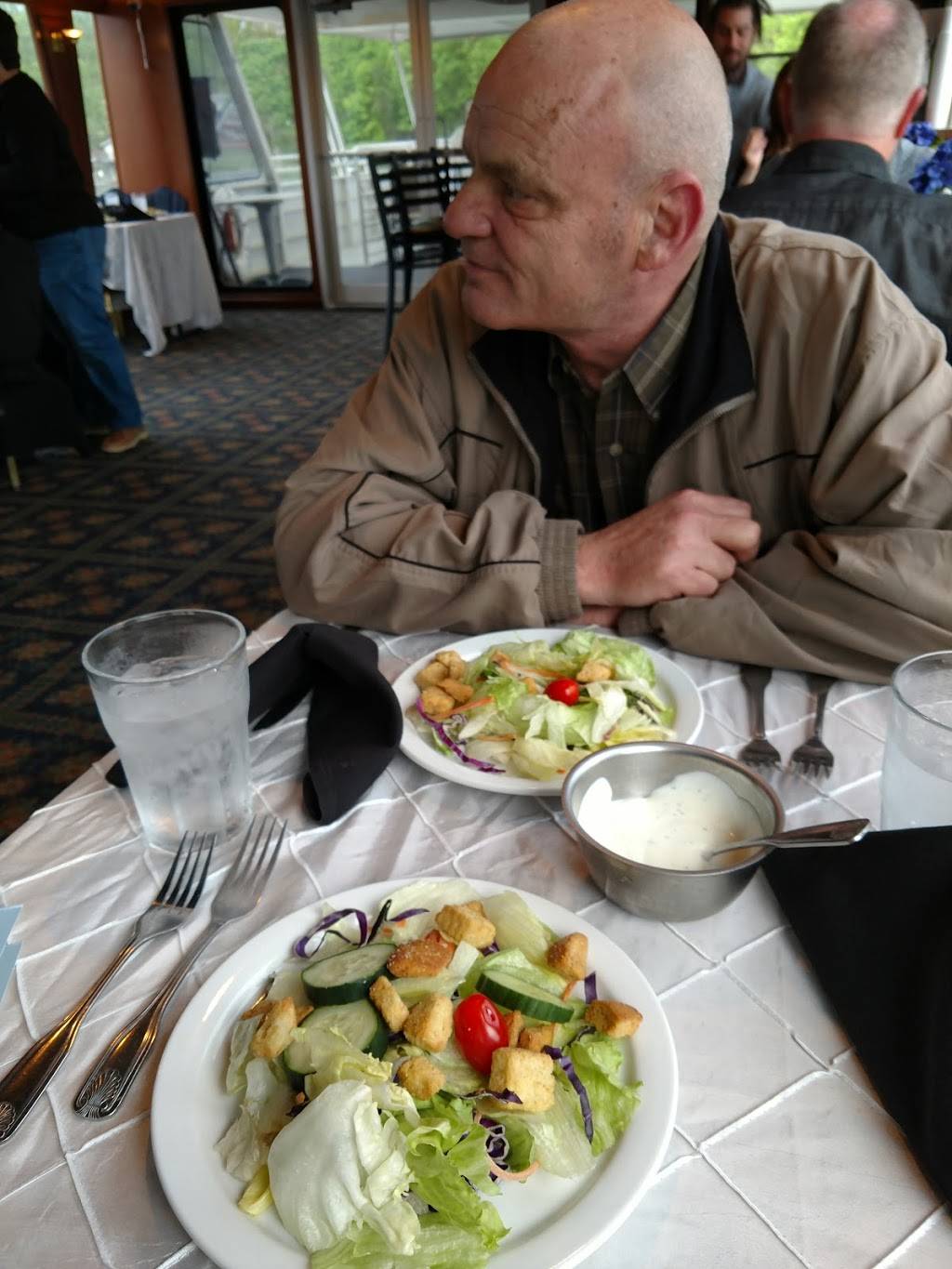 Catawba Queen | restaurant | 1459 River Hwy, Mooresville, NC 28117, USA | 7046632628 OR +1 704-663-2628