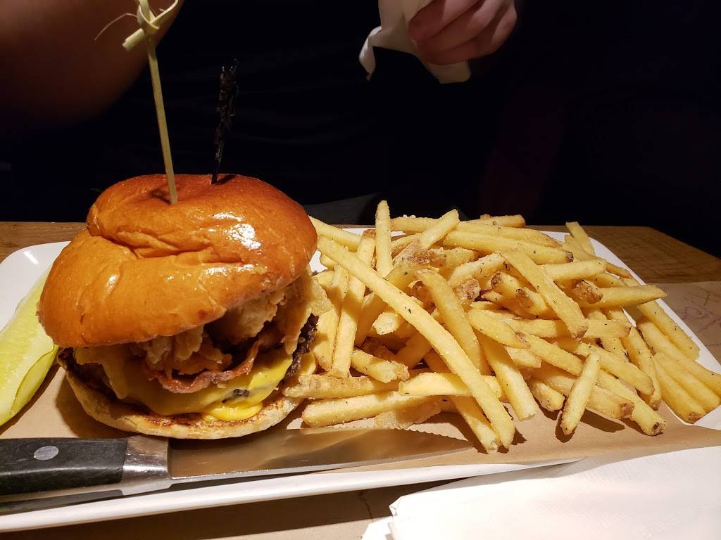 Jack Astors Bar & Grill | restaurant | 25 Carlson Ct, Etobicoke, ON M9W 6A2, Canada | 4162131688 OR +1 416-213-1688