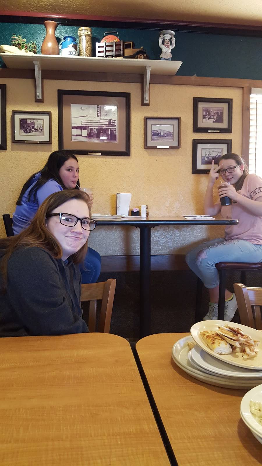 Kens Pizza | restaurant | 2105 W Main St, Prague, OK 74864, USA | 4055674944 OR +1 405-567-4944