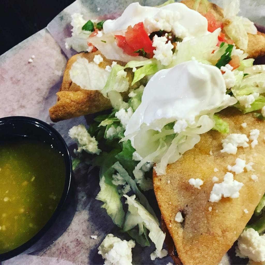 El Indio Botanas y Cerveza | restaurant | 309 W 3rd St, Santa Ana, CA 92701, USA | 7145477868 OR +1 714-547-7868