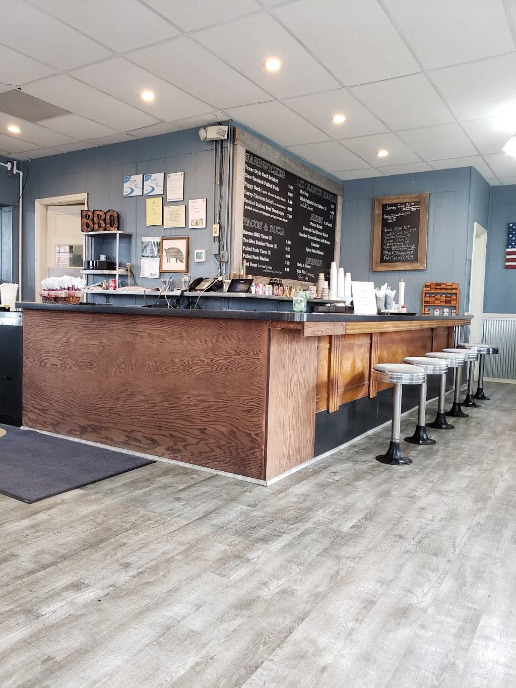 Up In Smoke BBQ | restaurant | 692 N Loudoun St, Winchester, VA 22601, USA | 5404505903 OR +1 540-450-5903