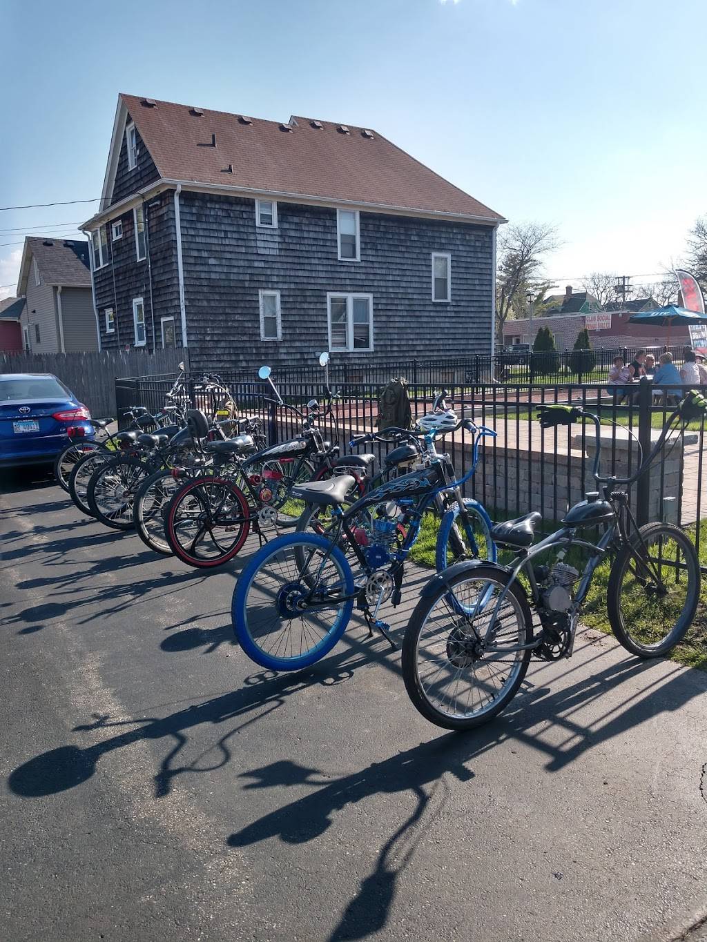 North Avenue Tap | restaurant | 637 North Ave, Waukegan, IL 60085, USA | 8476235710 OR +1 847-623-5710