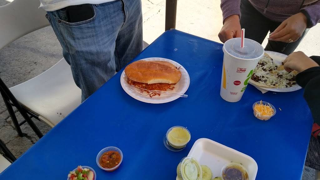 Tacos y Hot Dogs El Manantial | restaurant | 953 E 36th St, Tucson, AZ 85713, USA | 5204294248 OR +1 520-429-4248