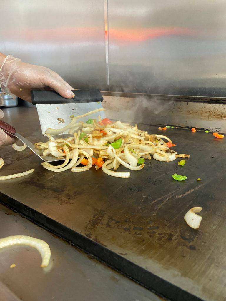 Moez Famous Cheesesteaks & Burgers | restaurant | 3891 Platt Rd, Ann Arbor, MI 48108, USA | 7342632144 OR +1 734-263-2144