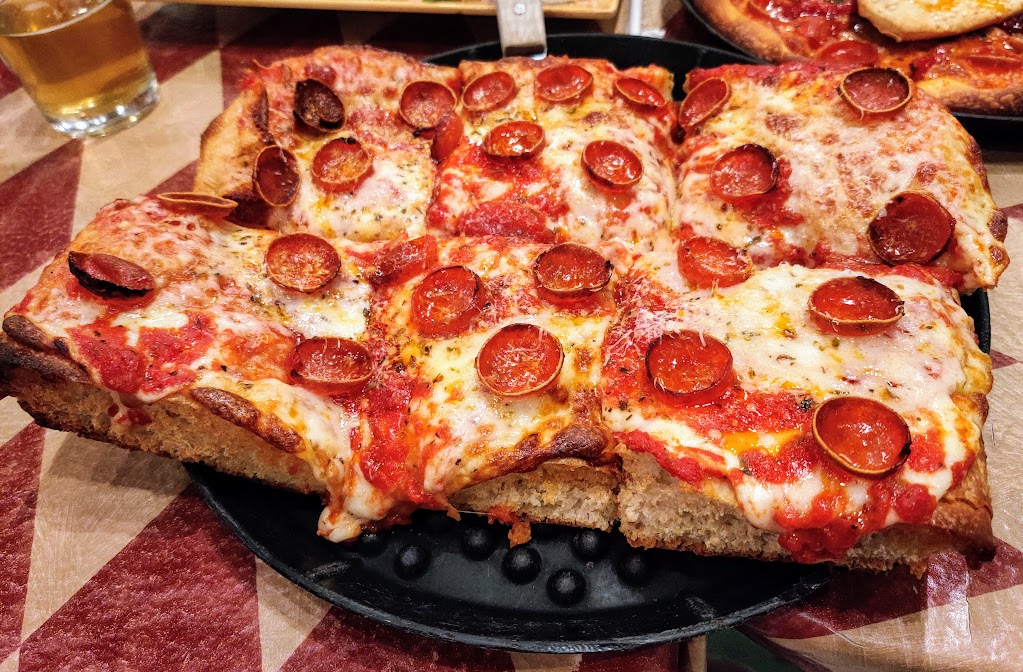 Metro Pizza | restaurant | 1395 E Tropicana Ave, Las Vegas, NV 89119, USA | 7027361955 OR +1 702-736-1955