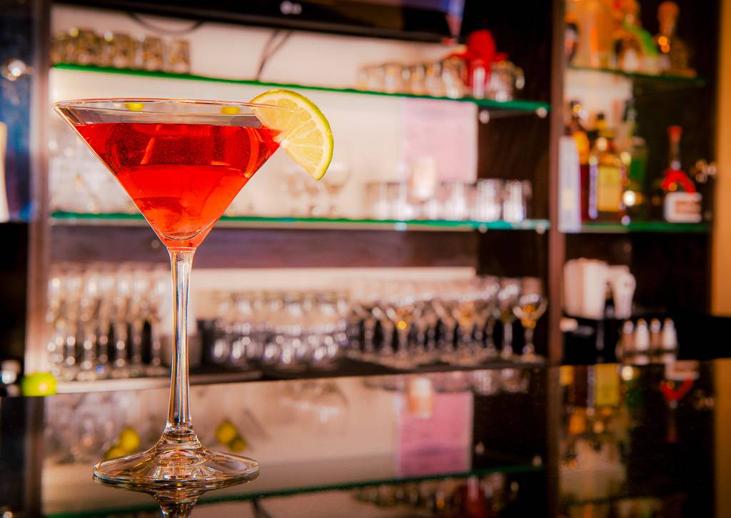 Aryana Restaurant & Bar | restaurant | 1401 Carmelo Dr, Oceanside, CA 92054, USA | 7602317000 OR +1 760-231-7000