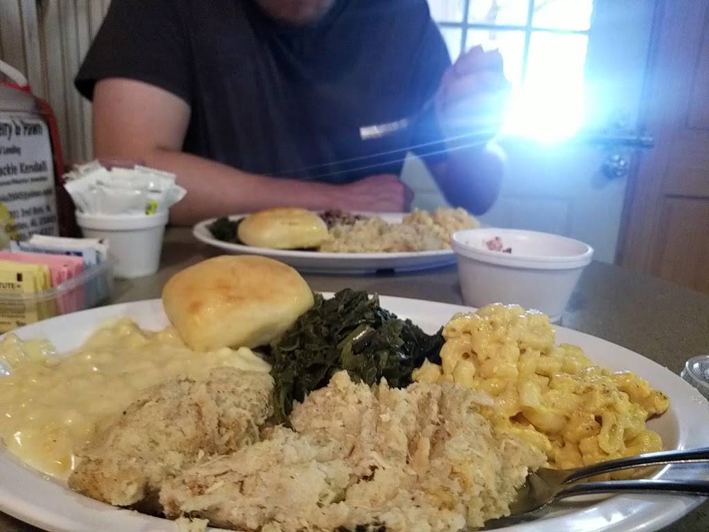 Farm House Cafe | cafe | 20466 US-31, Thorsby, AL 35171, USA | 2056881919 OR +1 205-688-1919