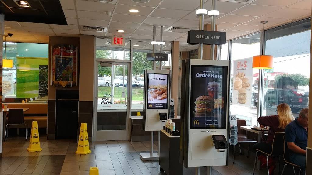 McDonalds | cafe | 6356 Jacksboro Hwy, Fort Worth, TX 76135, USA | 8172377245 OR +1 817-237-7245