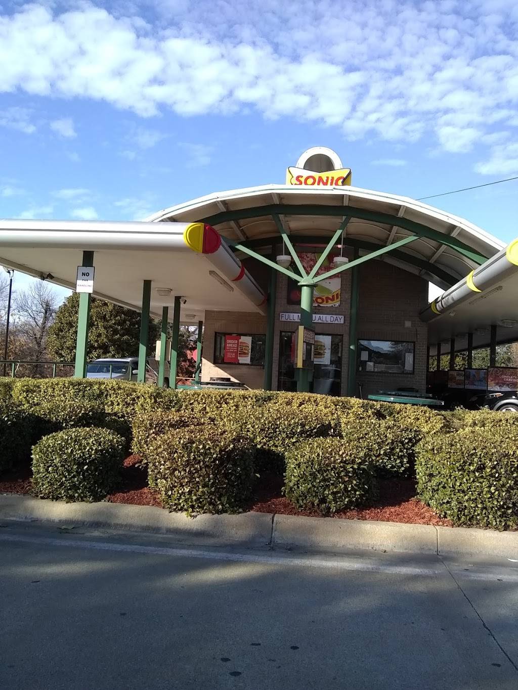 Sonic Drive-In | restaurant | 2429 W Ledbetter Dr, Dallas, TX 75233, USA | 2144674677 OR +1 214-467-4677