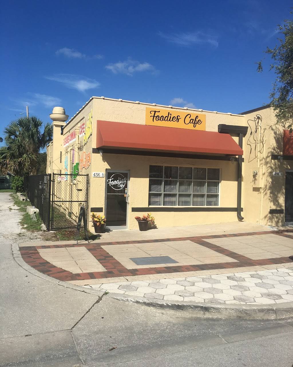 Foodies Cafe | restaurant | 436 S Parramore Ave b, Orlando, FL 32805, USA | 4076484343 OR +1 407-648-4343