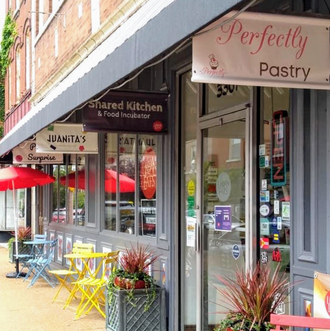 Juanitas Creole Soul Cafe @ Urban Eats | restaurant | 3301 Meramec St, St. Louis, MO 63118, USA | 6363890738 OR +1 636-389-0738