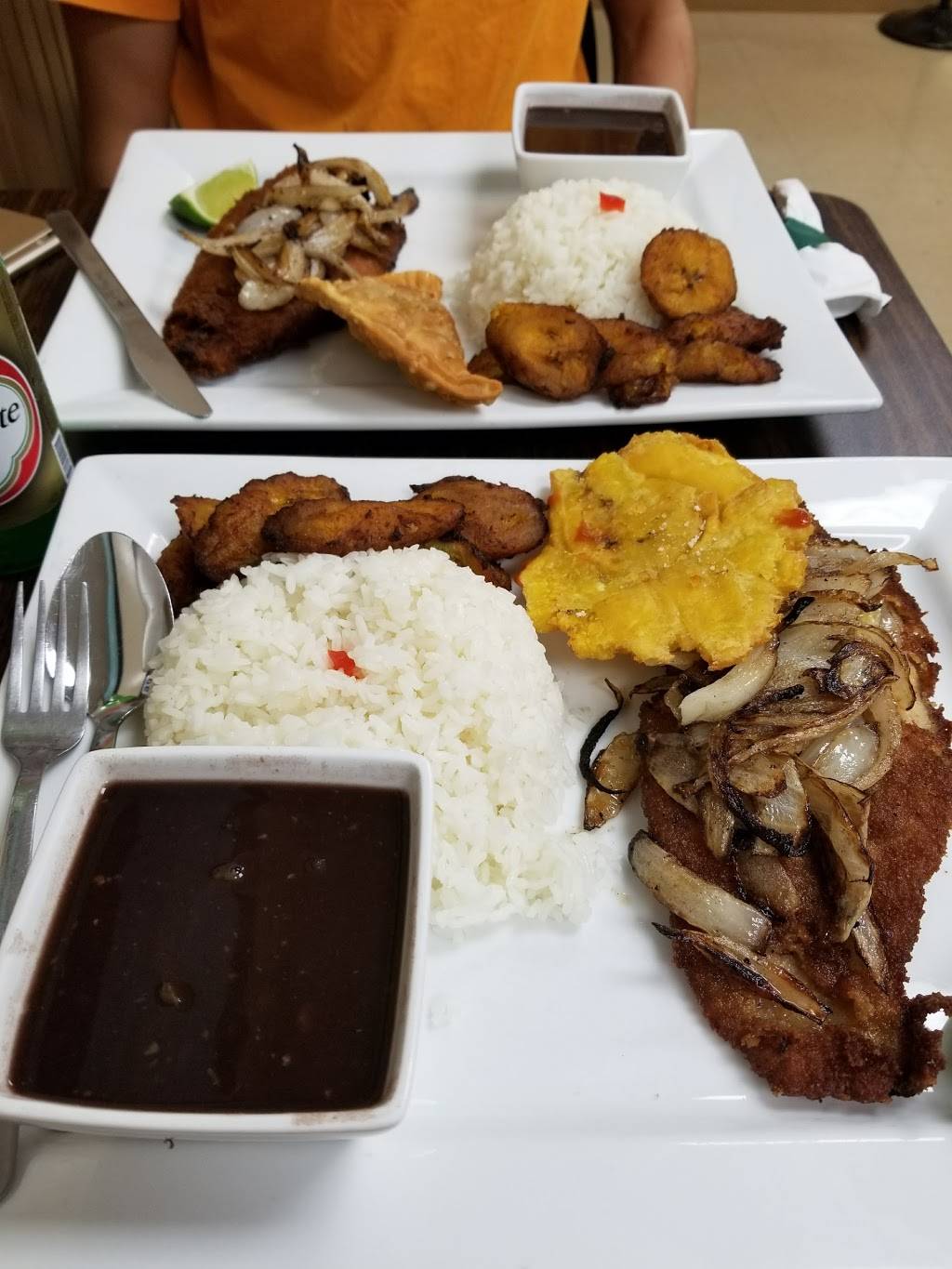 Elenas Cuban Cafe | restaurant | 2246 E Edgewood Dr, Lakeland, FL 33803, USA | 8636653333 OR +1 863-665-3333