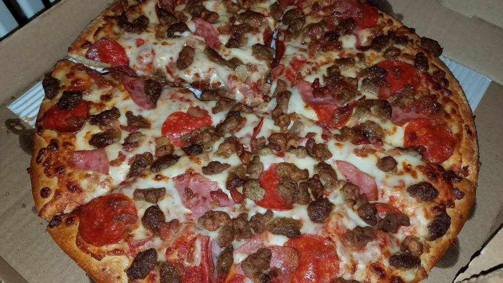 Pizza Hut | meal takeaway | 870 E Main St, Bedford, VA 24523, USA | 5405868243 OR +1 540-586-8243