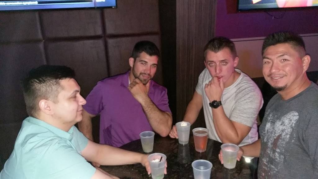 Elliotts Bar | restaurant | 1560 E Nees Ave, Fresno, CA 93720, USA | 5592979425 OR +1 559-297-9425