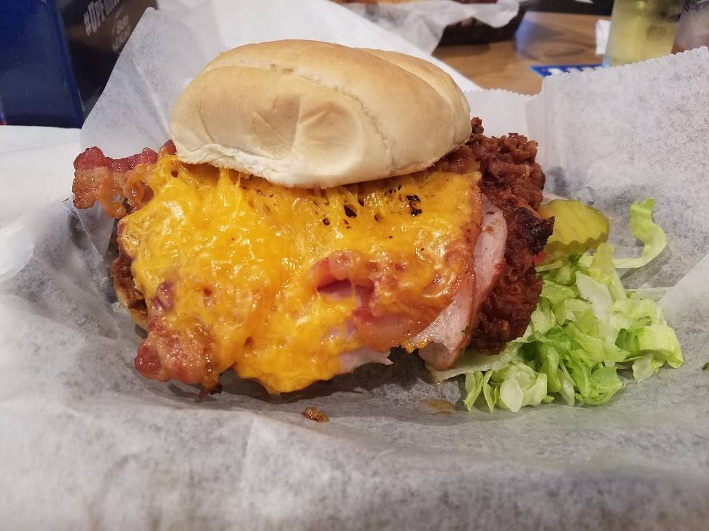 Tiger Toms Pub | restaurant | 7103 Military Ave, Omaha, NE 68104, USA | 4025728400 OR +1 402-572-8400