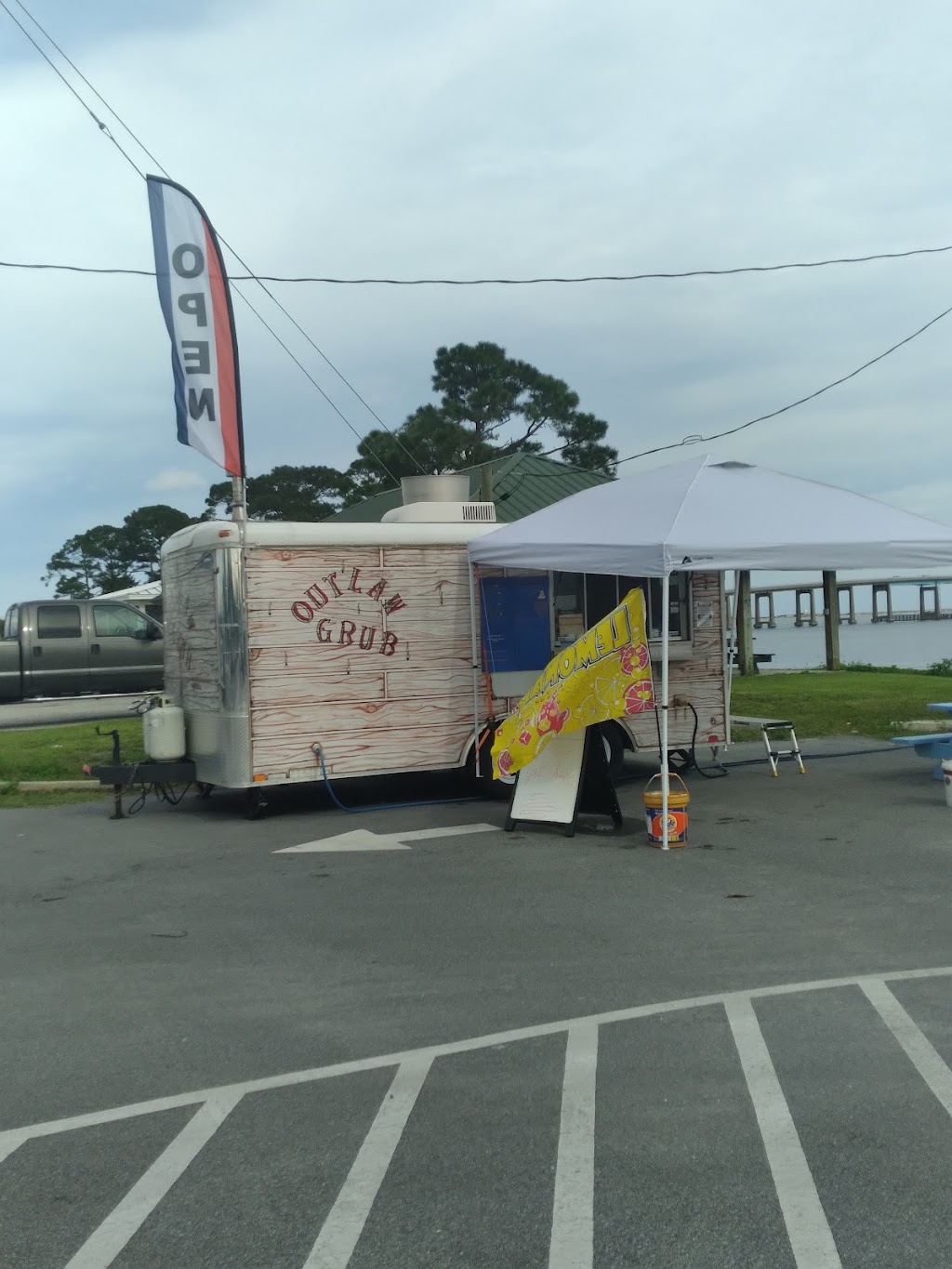 Outlaw Grub | restaurant | 8491 Navarre Pkwy B1, Navarre, FL 32566, USA | 8504170394 OR +1 850-417-0394