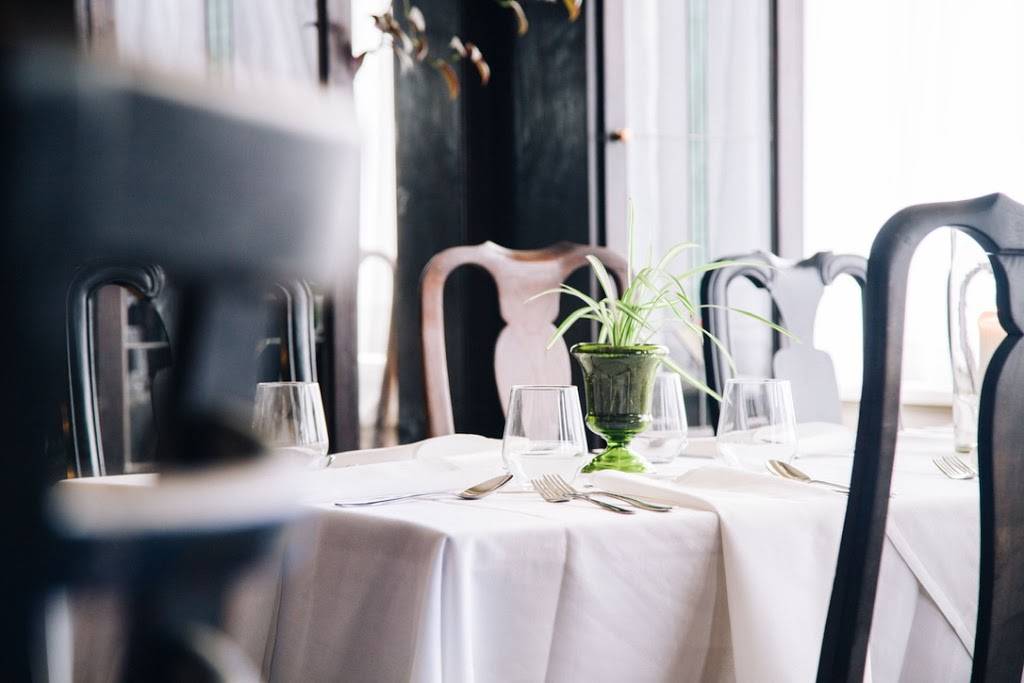 The White House | restaurant | 2900 S Kinnickinnic Ave, Milwaukee, WI 53207, USA | 4148970495 OR +1 414-897-0495