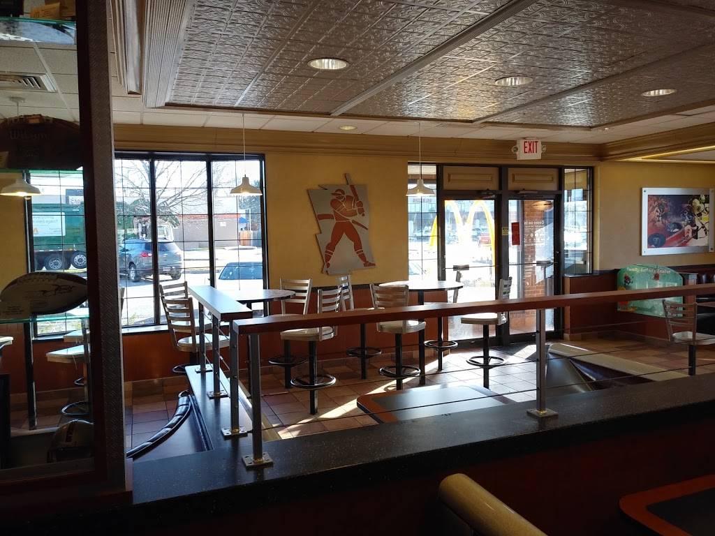 McDonalds | cafe | 170 Haverhill St, Methuen, MA 01844, USA | 9786879301 OR +1 978-687-9301